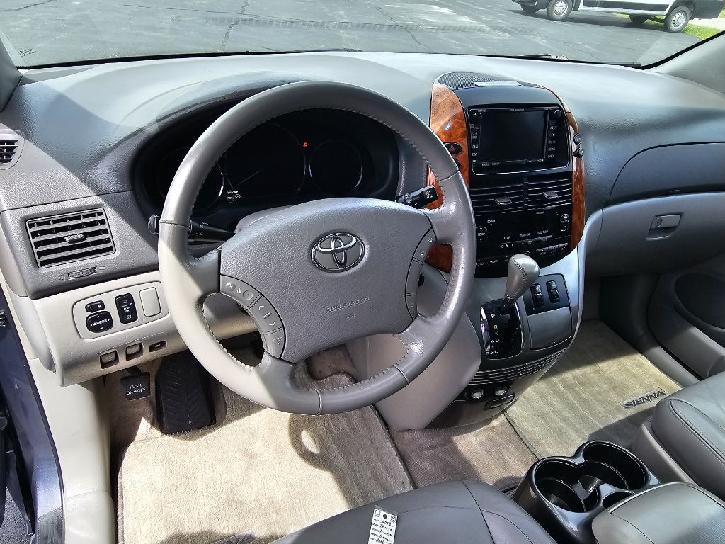2008 Toyota Sienna Image 11