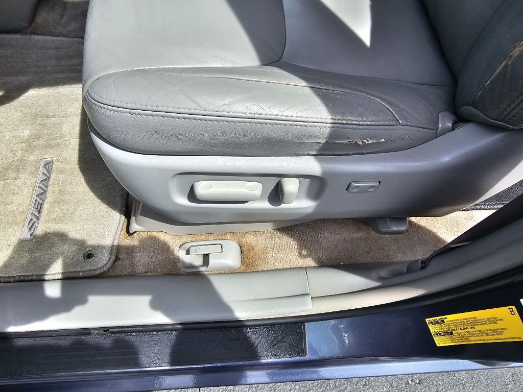 2008 Toyota Sienna Image 12
