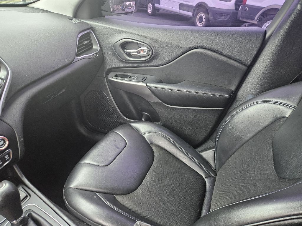2019 Jeep Cherokee Image 10