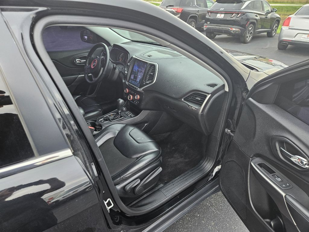 2019 Jeep Cherokee Image 12