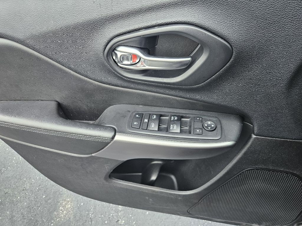 2019 Jeep Cherokee Image 16