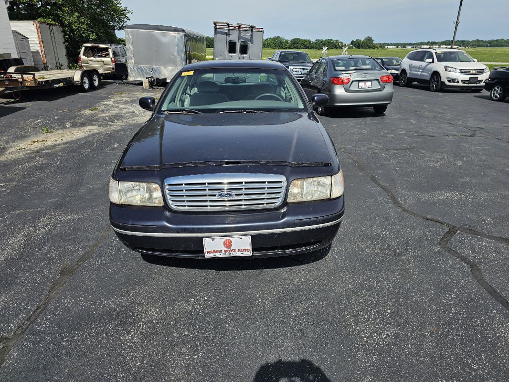 1999 Ford Crown Victoria Image 2