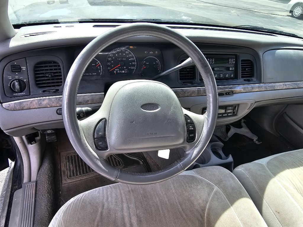 1999 Ford Crown Victoria Image 9