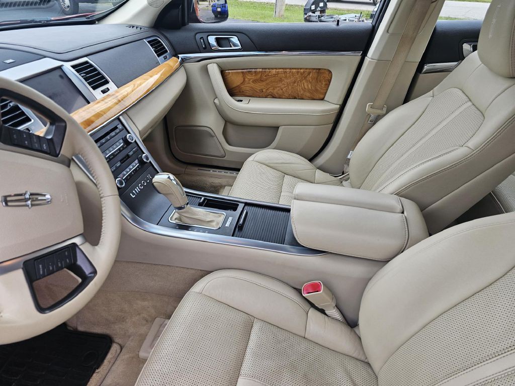 2011 Lincoln MKS Image 10