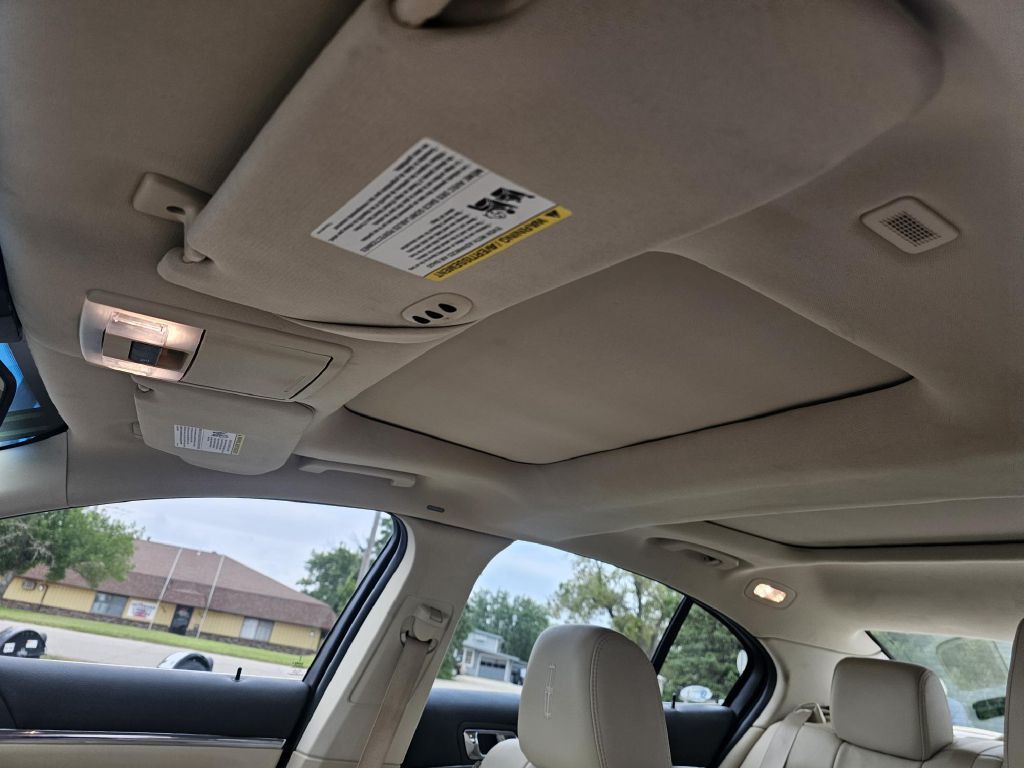 2011 Lincoln MKS Image 12
