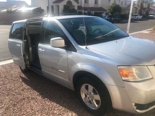 2008 Dodge Grand Caravan Image 2