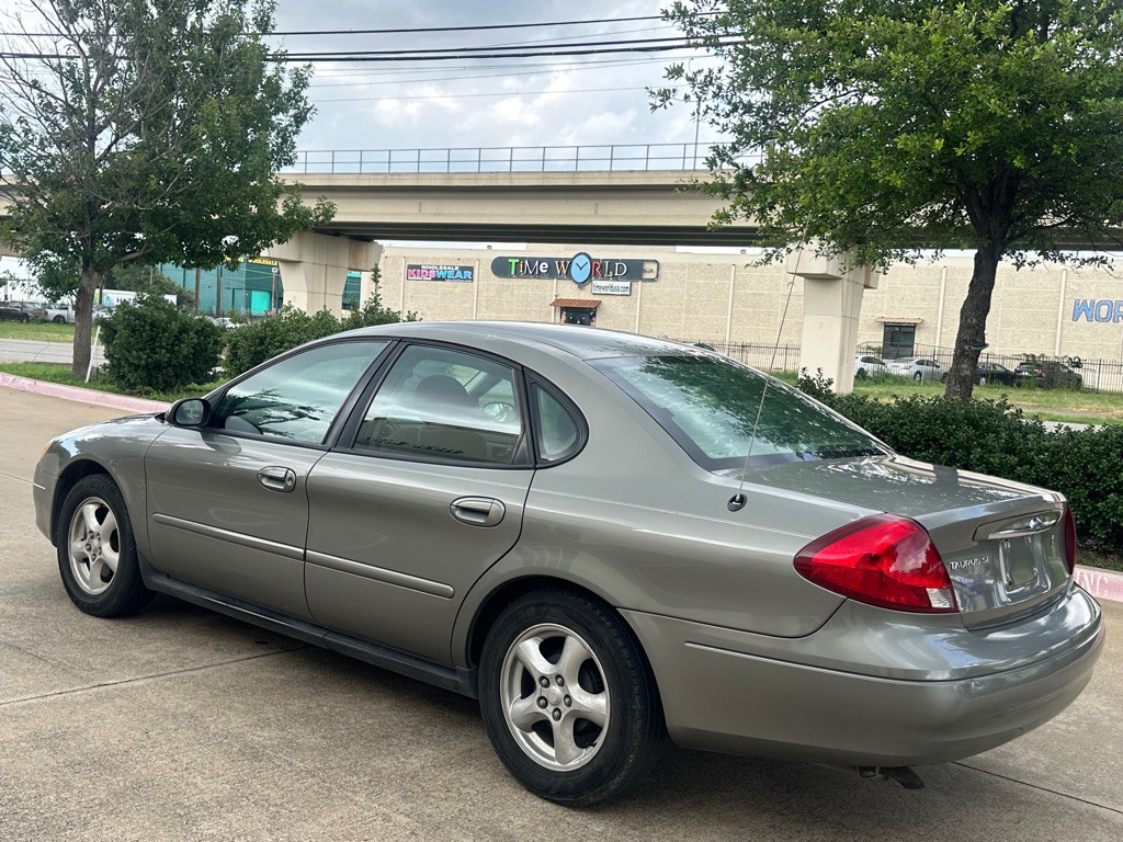 2003 Ford Taurus Image 4