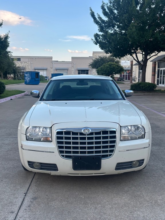 2010 Chrysler 300 Image 3