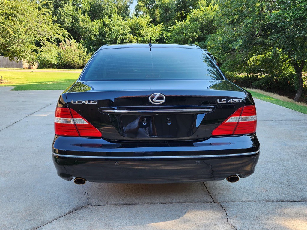 2005 Lexus LS Image 4