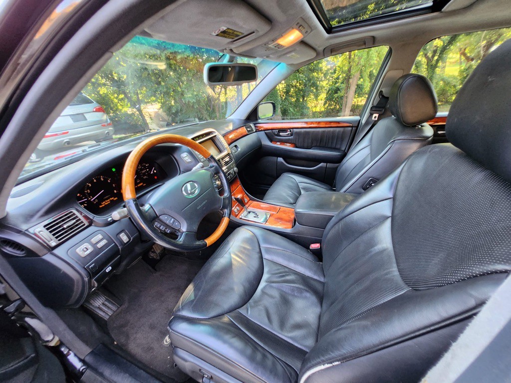 2005 Lexus LS Image 7