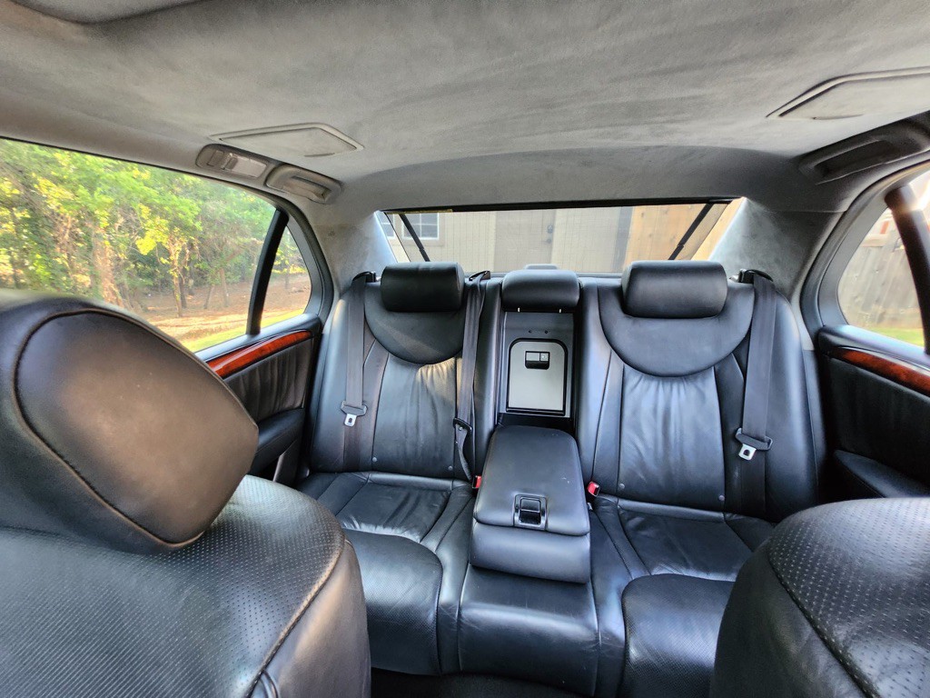 2005 Lexus LS Image 8