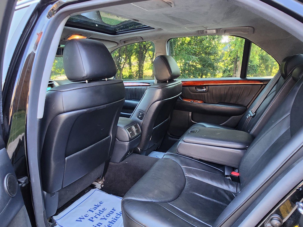 2005 Lexus LS Image 10