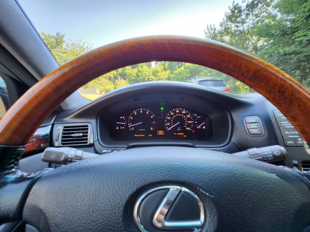 2005 Lexus LS Image 11