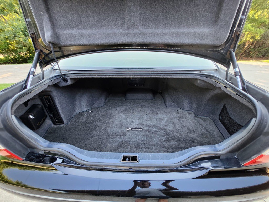2005 Lexus LS Image 13