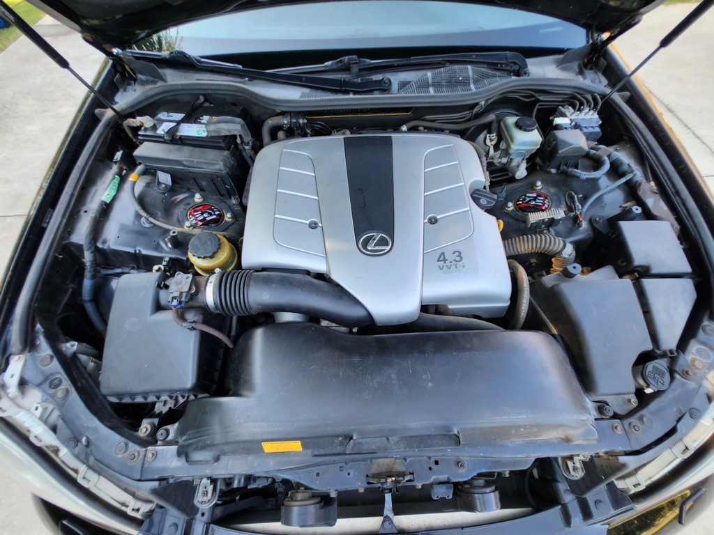 2005 Lexus LS Image 14