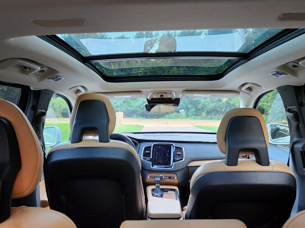 2016 Volvo XC90 Image 1