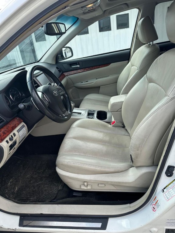 2012 Subaru Outback Image 9