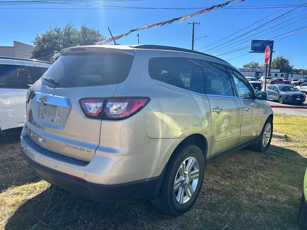 2014 Chevrolet Traverse Image 2