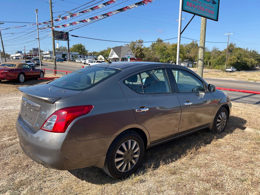 2012 Nissan Versa Image 4