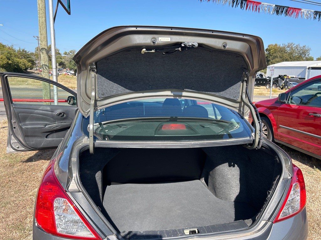 2012 Nissan Versa Image 10