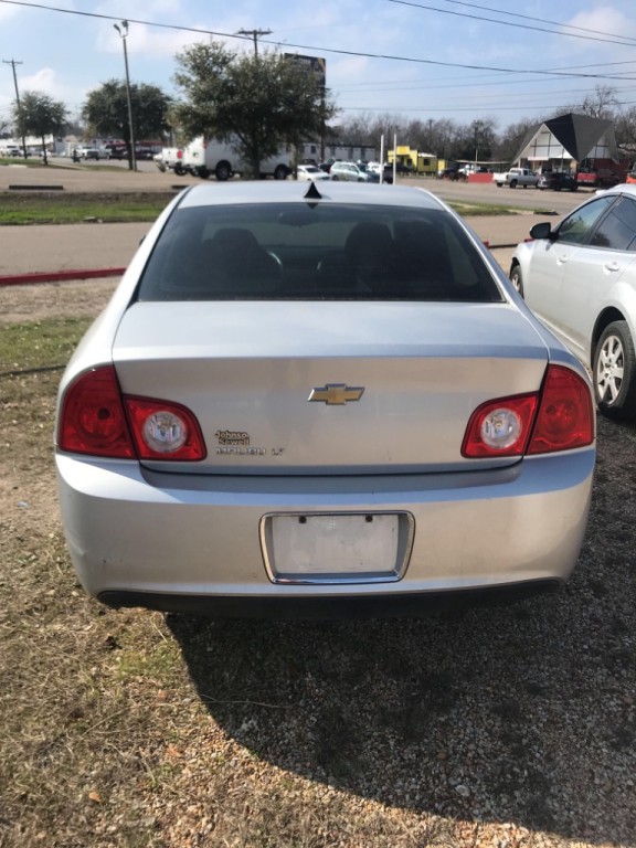 2012 Chevrolet Malibu Image 2