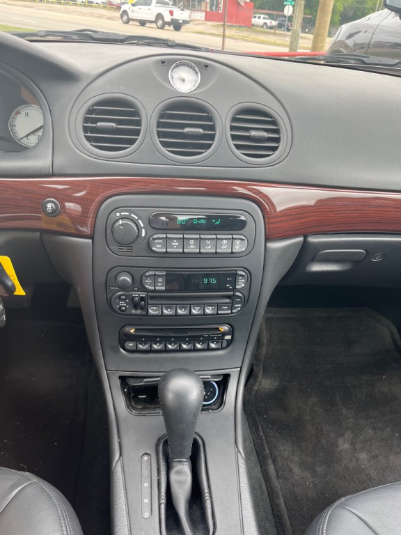 2004 Chrysler 300M Image 11