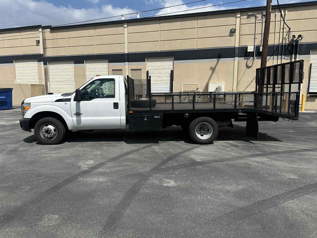 2011 Ford F-350 Image 2