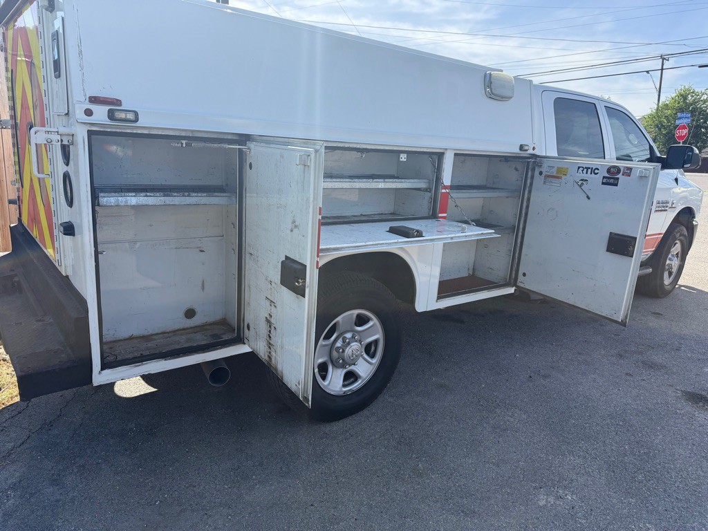 2017 RAM 3500 Image 10