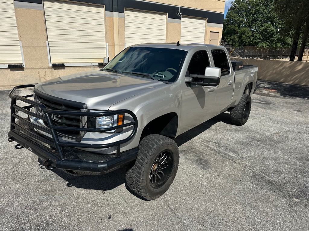 2009 GMC Sierra Image 2