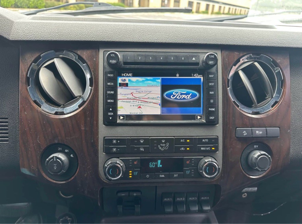 2011 Ford F-250 Image 17