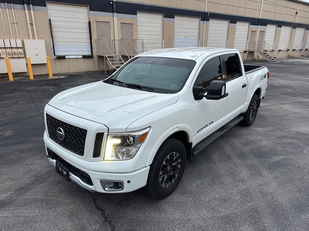 2018 Nissan Titan Image 2
