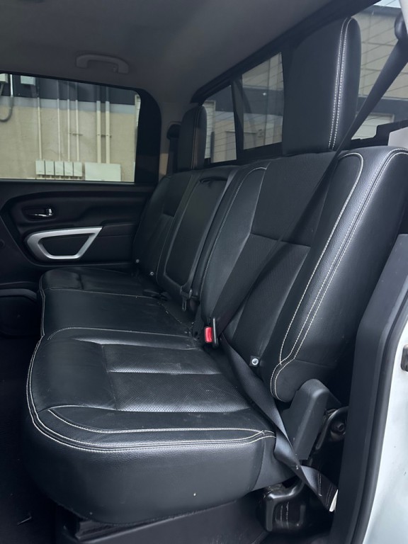 2018 Nissan Titan Image 9