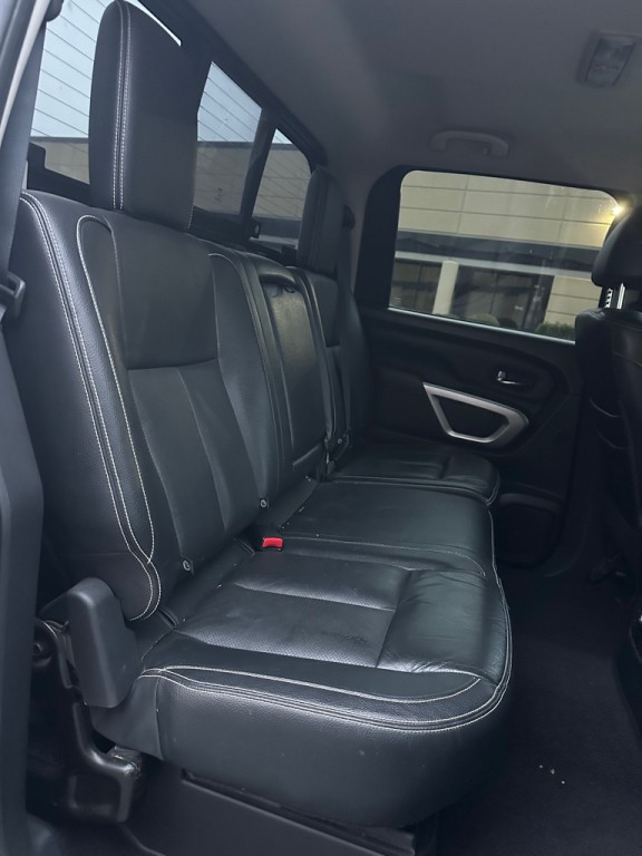 2018 Nissan Titan Image 10