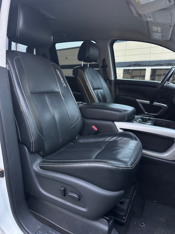 2018 Nissan Titan Image 12