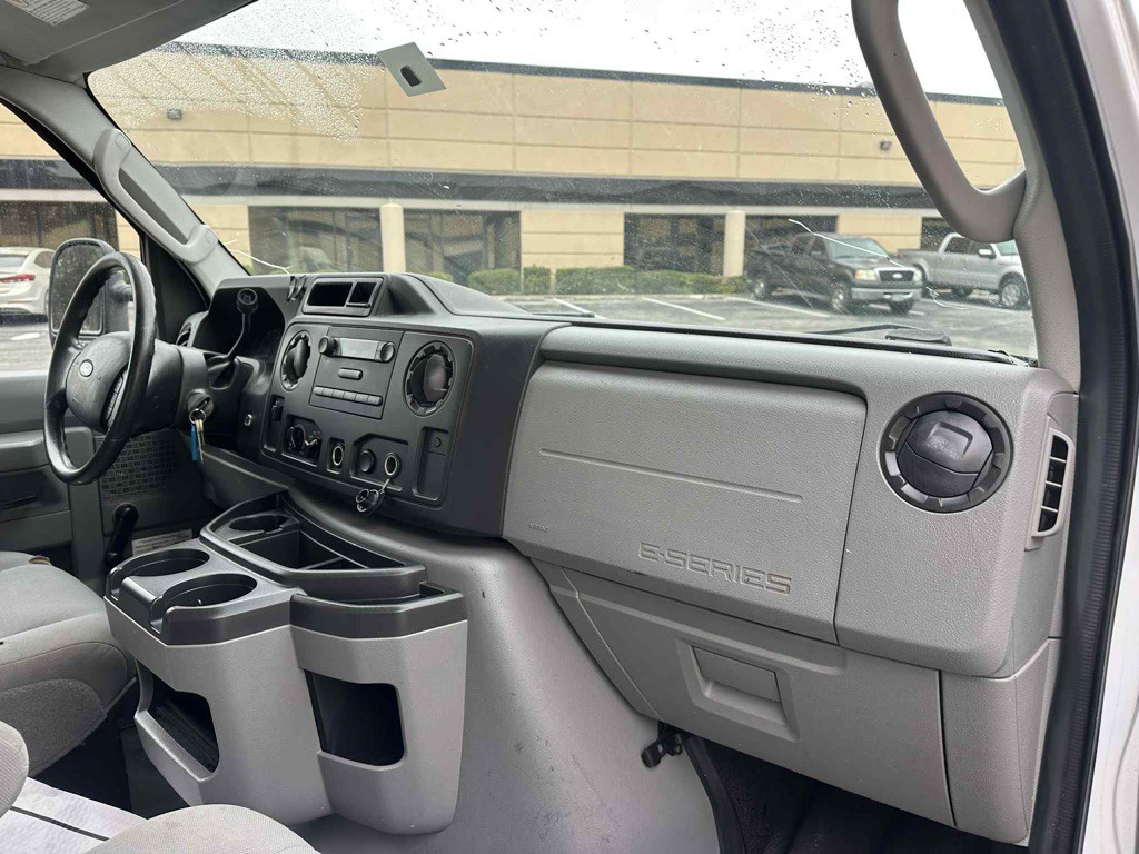 2009 Ford Econoline Image 13