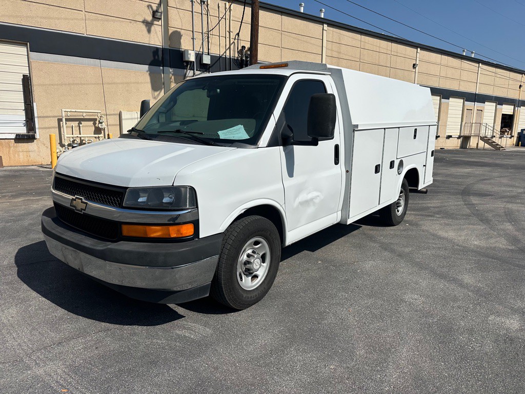 2017 Chevrolet Express Image 1