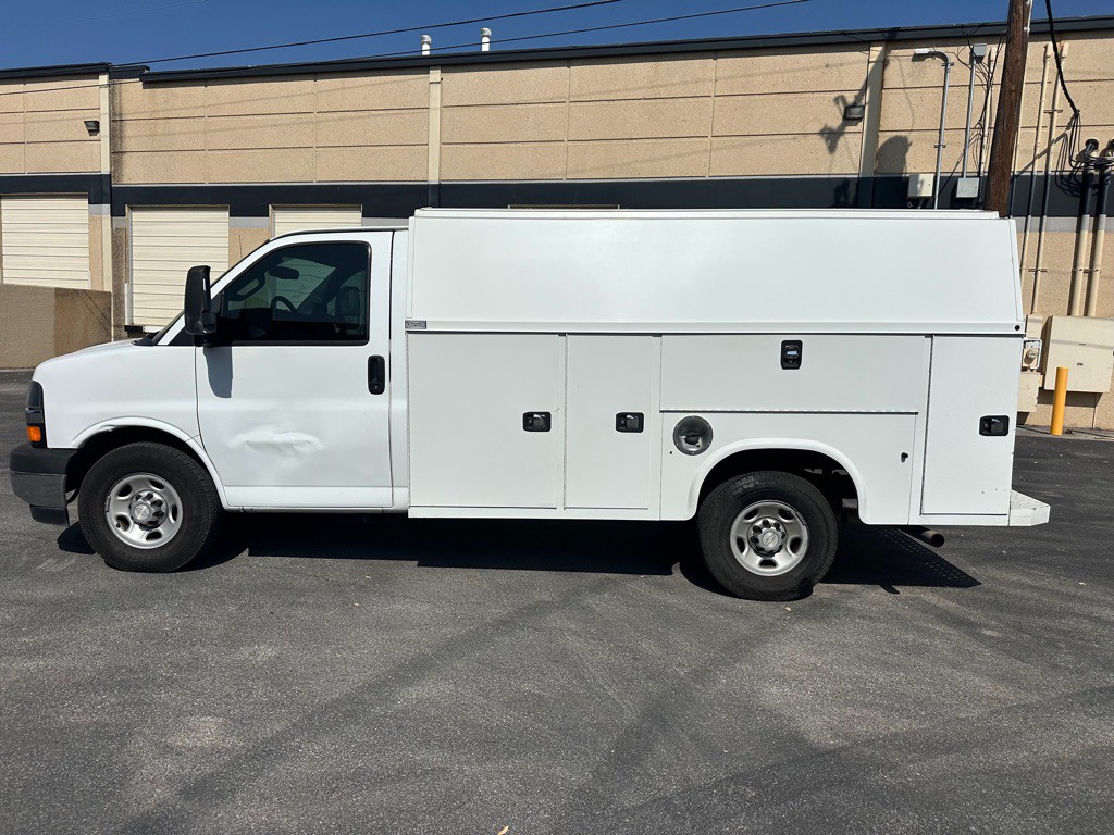 2017 Chevrolet Express Image 2