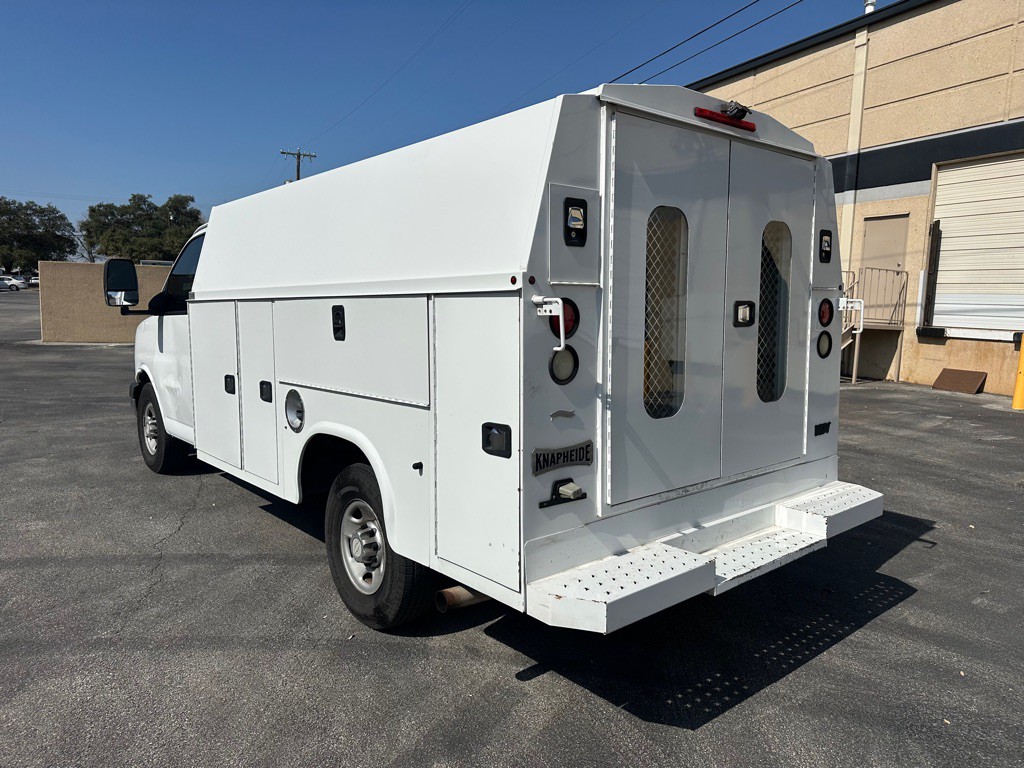 2017 Chevrolet Express Image 3