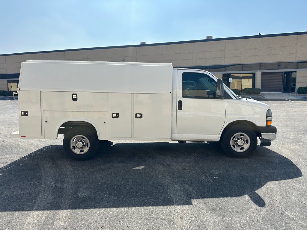 2017 Chevrolet Express Image 5