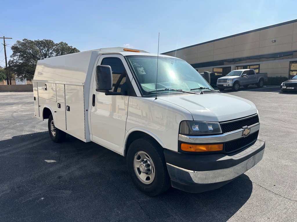 2017 Chevrolet Express Image 6