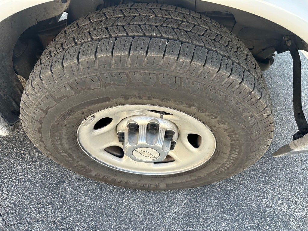 2017 Chevrolet Express Image 7