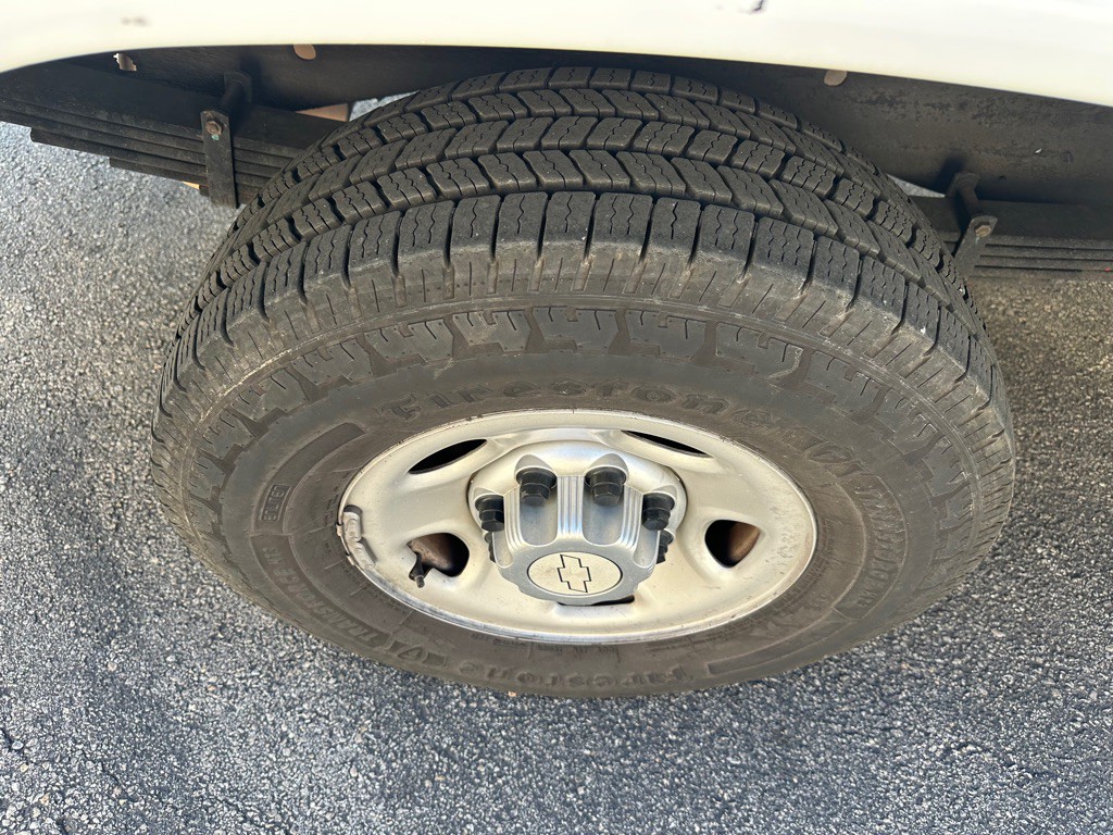 2017 Chevrolet Express Image 8