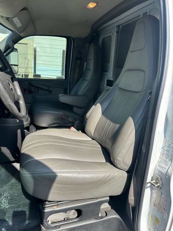 2017 Chevrolet Express Image 12