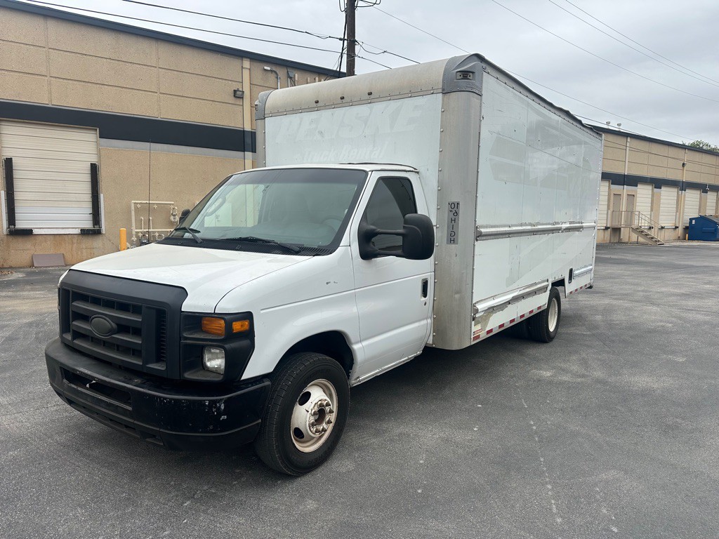 2016 Ford Econoline Image 1