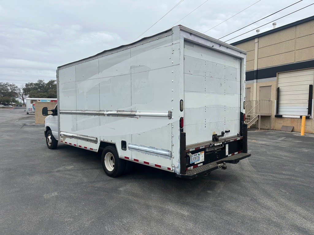 2016 Ford Econoline Image 3