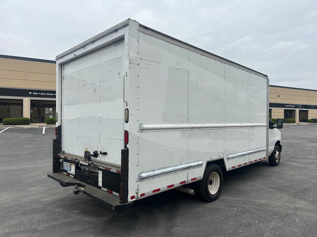2016 Ford Econoline Image 4