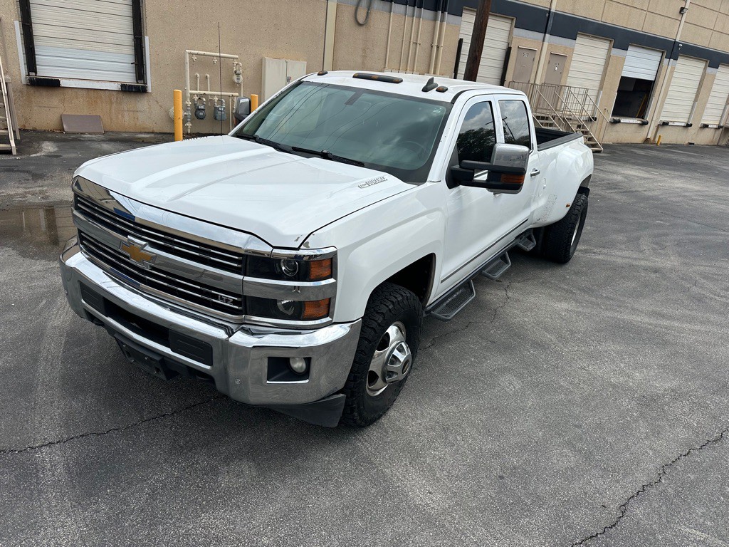 2015 Chevrolet Silverado 1500 Image 2
