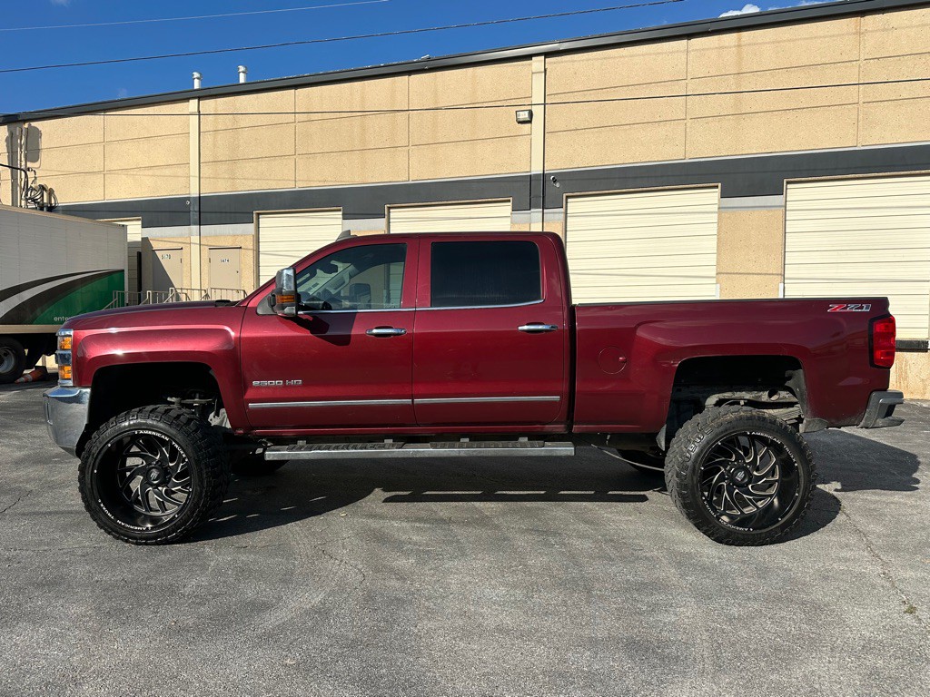 2015 Chevrolet Silverado 1500 Image 2