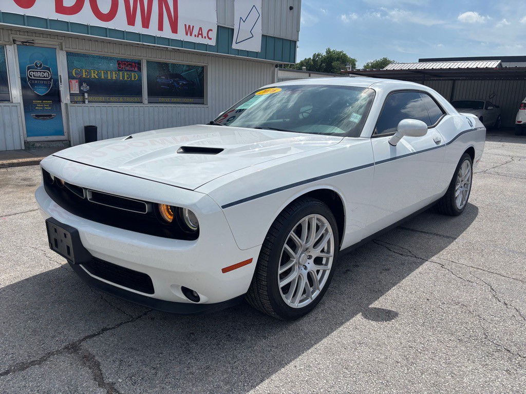 2016 Dodge Challenger Image 1