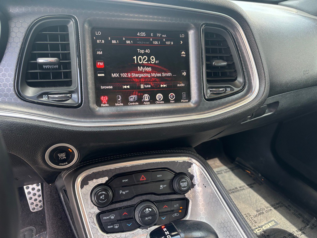 2016 Dodge Challenger Image 13